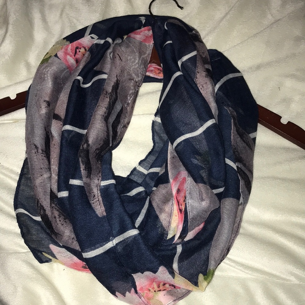 Scarf with elephant pattern